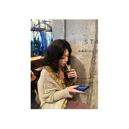 🧥✨ Suéter Elegante con Cuello de Imitación de Piel – Estilo Glamour Urbano ✨🧥