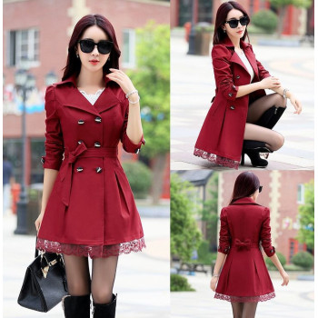 🧥 Abrigo Trench Rojo Elegante con Encaje – Estilo y Sofisticación para Cualquier Temporada