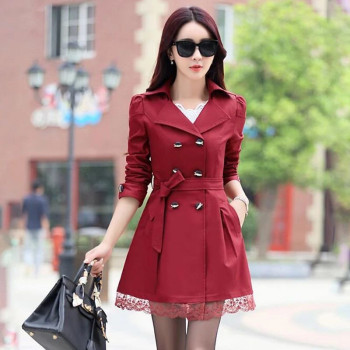 🧥 Abrigo Trench Rojo Elegante con Encaje – Estilo y Sofisticación para Cualquier Temporada