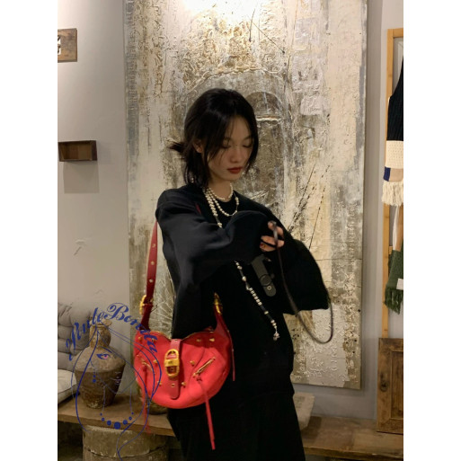 👜 Cartera de Cuero Estilo Retro - Modelo Media Luna con Detalles Dorados