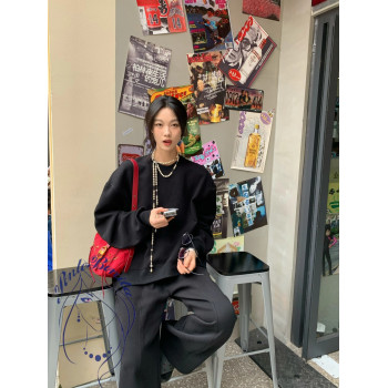 👜 Cartera de Cuero Estilo Retro - Modelo Media Luna con Detalles Dorados